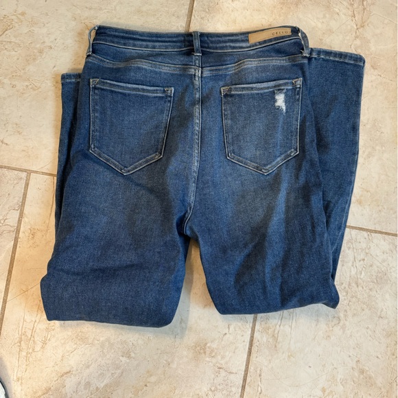 Cello brand jeans with distressed knees. Size 13 - Picture 4 of 4